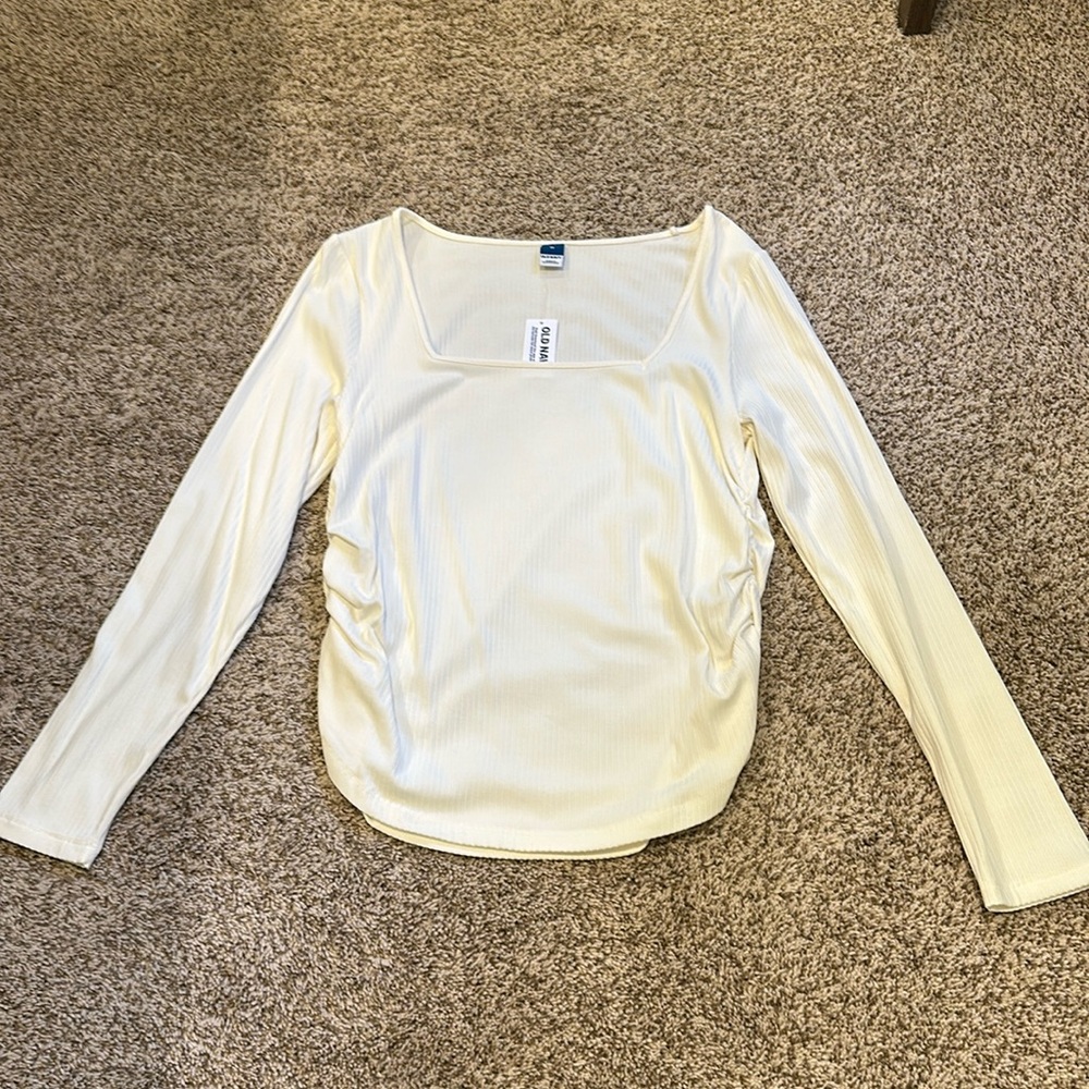 Medium square neck long sleeves. New with tag.
